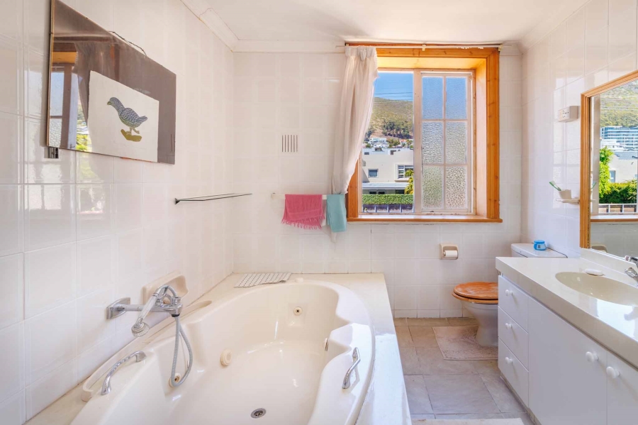 6 Bedroom Property for Sale in Fresnaye Western Cape